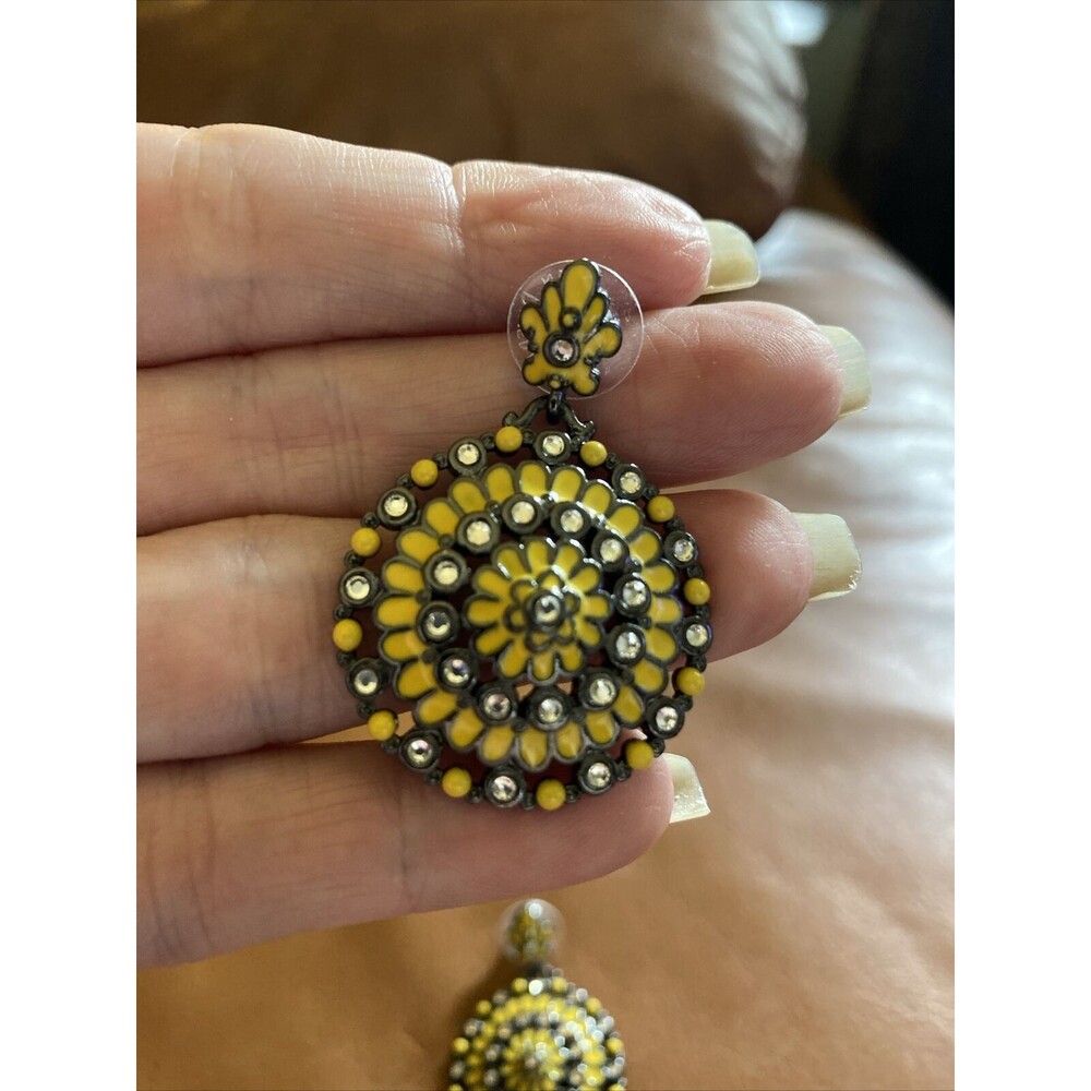 Vintage Joan Rivers PIERCED EARRINGS Yellow Enamel Clear Crystals Gun metal gray - Picture 2 of 5